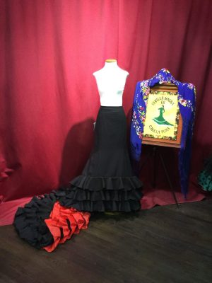 Falda de cola